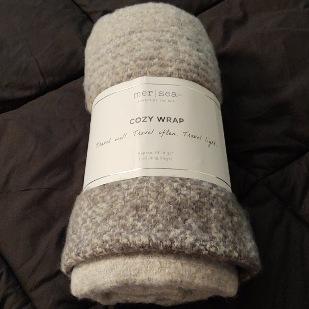 Mer-Sea Cozy Wrap - NWT - Grey